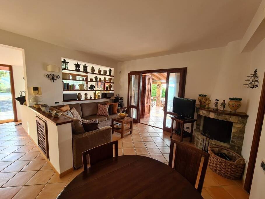 Villa Del Carrubo A Due Passi Dal Mare Di Cefalu Collesano