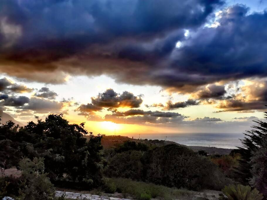 Villa Del Carrubo A Due Passi Dal Mare Di Cefalu Collesano